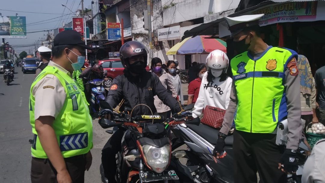 Meski Puasa, Petugas Samsat Torut Tetap Semangat Kumpulkan PAD