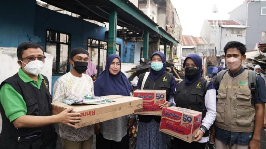 Andalan Sulsel Peduli Salurkan Bantuan Bagi Korban Kebakaran Jl. Pandang