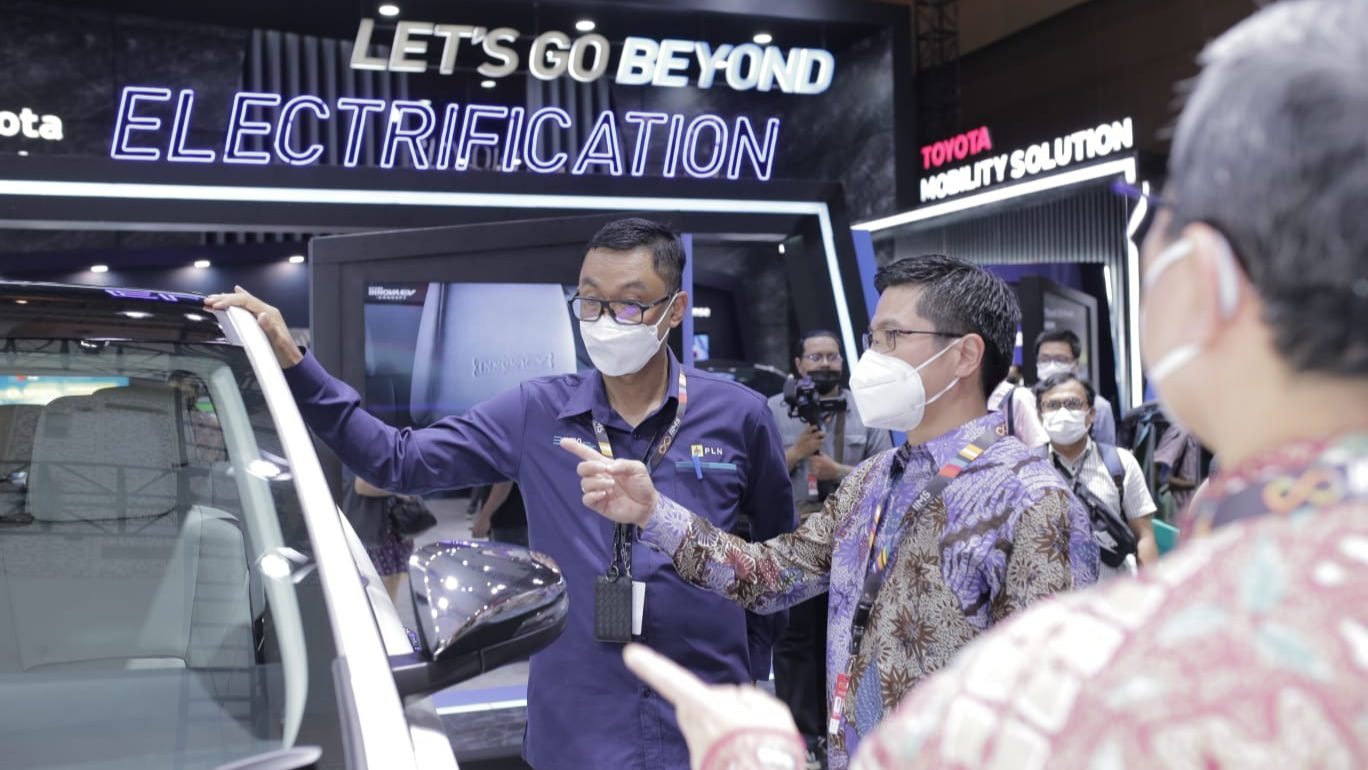 PLN Dukung Toyota Kembangkan Kendaraan Listrik di Indonesia