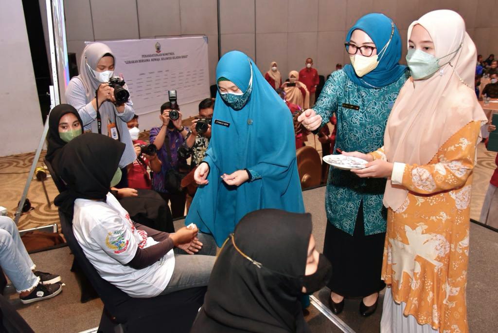 Launching Gerakan Bersama Remaja Sulsel Sehat, Gubernur Sulsel Apresiasi Pencapaian PKK Tekan Stunting di Sulsel