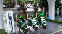 Akselerasi Ekosistem EV, PLN dukung Gojek dalam Penyediaan Listrik Motor Operasionalnya di Makassar