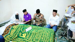 Wali Kota Danny Pomanto Melayat ke Rumah Duka Ayahanda Sekda Kota Makassar