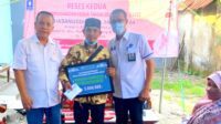Reses Anggota DPRD Makassar Hasanuddin Leo bersama PDAM Serahkan Bantuan Uang Tunai ke Masjid