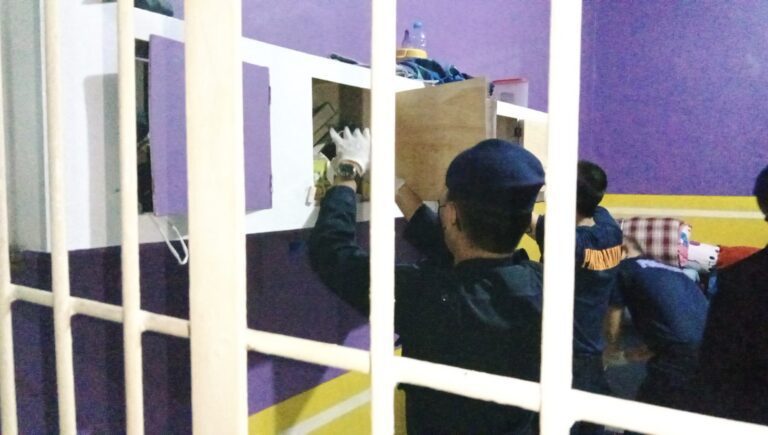 Razia Lapas Pangkep, Petugas Temukan Sajam dan Obat Terlarang 9 Razia Lapas Pangkep, Petugas Temukan Sajam dan Obat Terlarang