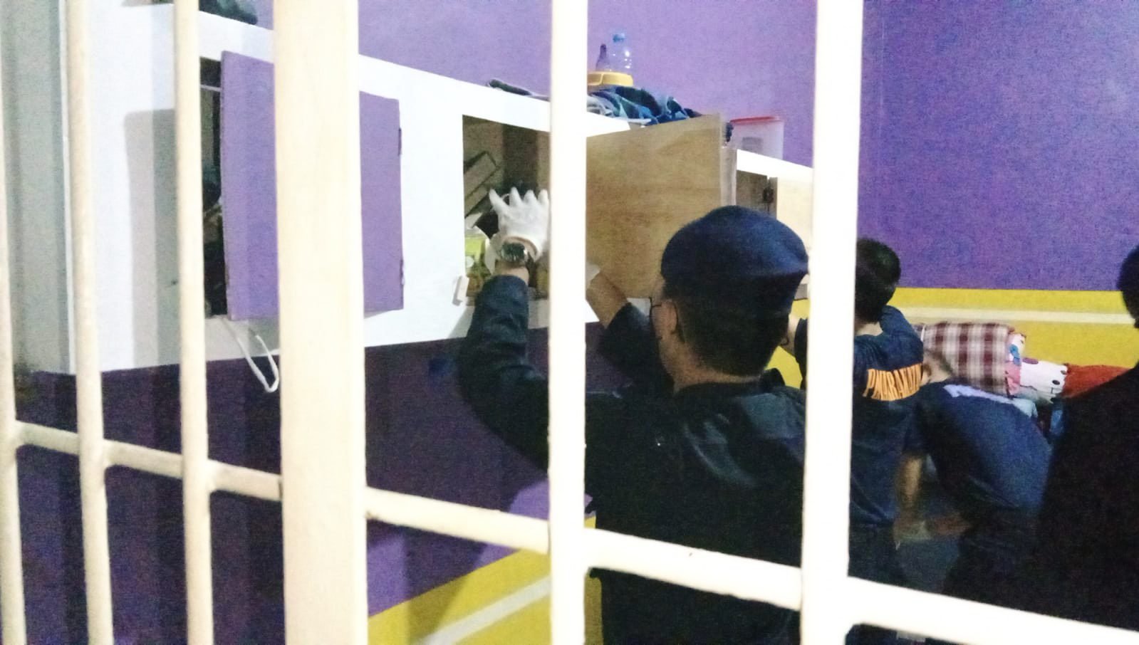 Razia Lapas Pangkep, Petugas Temukan Sajam dan Obat Terlarang