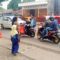 Birma Peduli & Permata Birma Kolaborasi Berbagi Takjil ke Pengguna Jalan AMD Borong Jambu