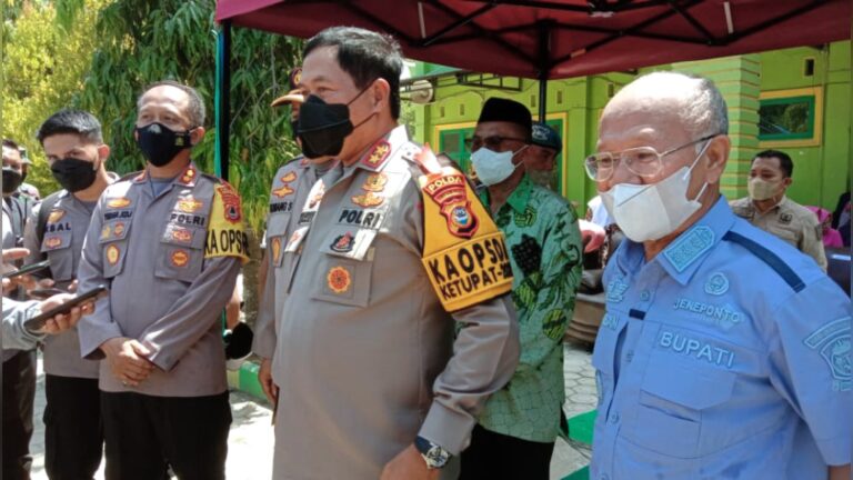 Kapolda Sulsel Hadiri Vaksinasi Boster di Jeneponto, Iksan Akui Capaian Baru 2 Persen
