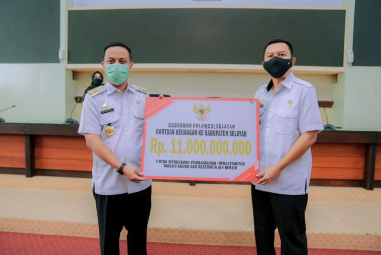 Bantuan Keuangan Gubernur Sulsel Rp11 Miliar Untuk Pembangunan Masjid Agung dan Resevoir Air Minum Selayar 7 Bantuan Keuangan Gubernur Sulsel Rp11 Miliar Untuk Pembangunan Masjid Agung dan Resevoir Air Minum Selayar