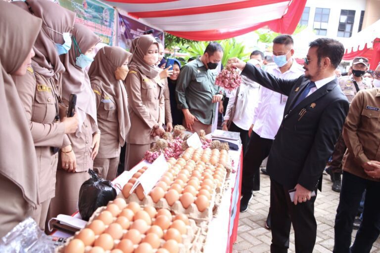 Jelang Lebaran, Mentan SYL Buka Pasar Tani dan Gelar Pangan Berkualitas 6 Jelang Lebaran, Mentan SYL Buka Pasar Tani dan Gelar Pangan Berkualitas