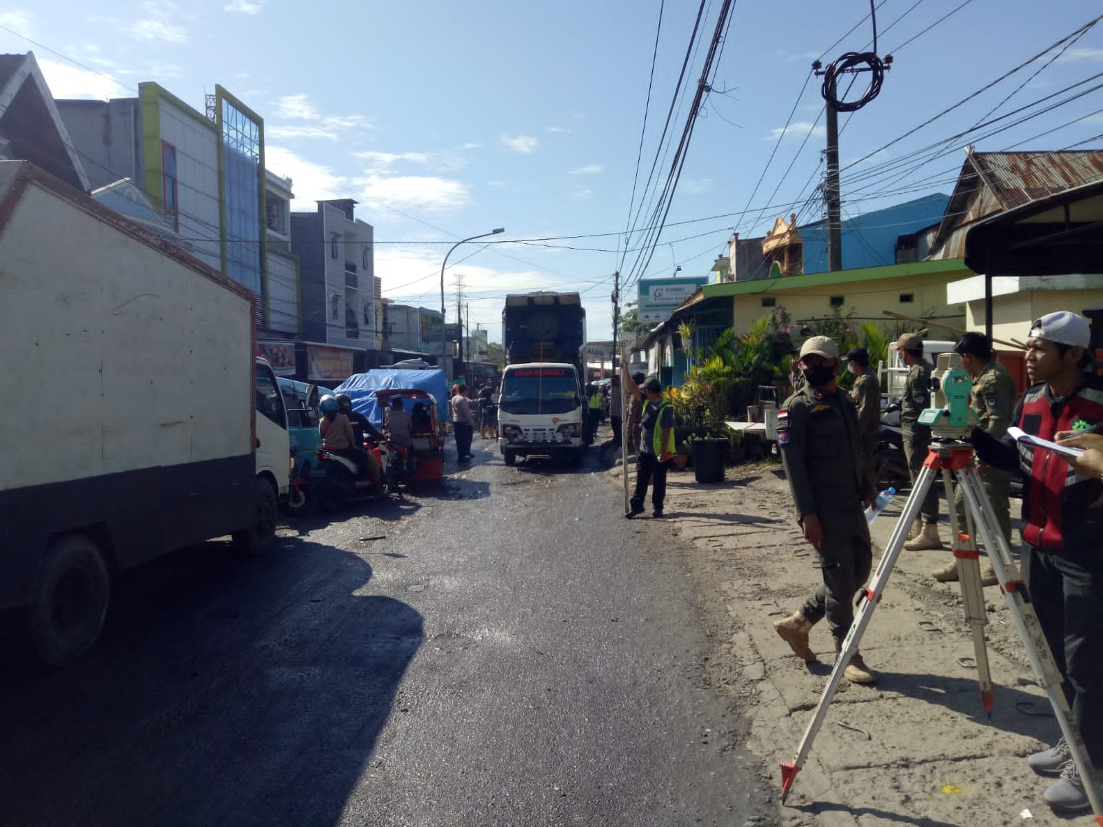 Pagi-Pagi, PUTR Sulsel Turun Mengukur Jalan Rusak di Antang