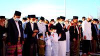 Bersama Gubernur, Warga Antusias Salat Ied di Pelataran Masjid 99 Kubah dan Lego-Lego