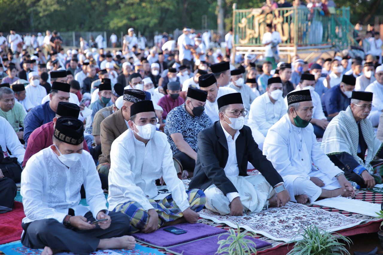 Jamaah Padati Lokasi Shalat Idul Fitri, Danny: Angka Kasus Rendah