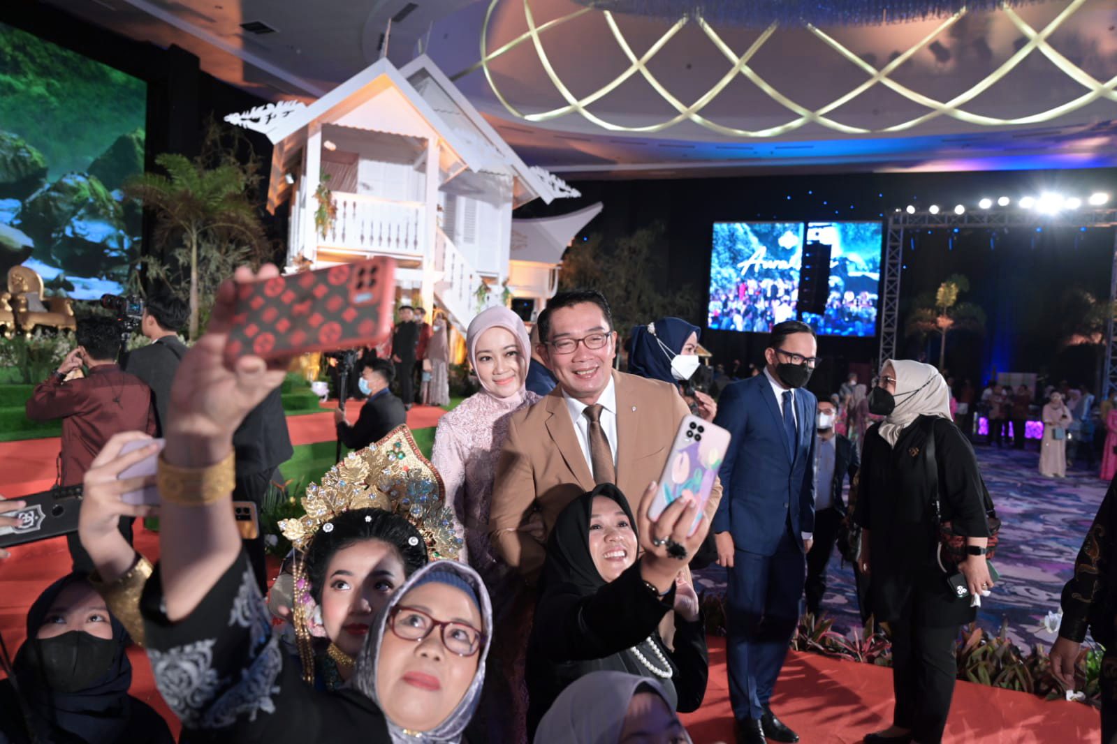 Dari Ketua RT RW, Kepala Daerah, Menteri, Hingga Capres Hadiri Nikahan Anak Wali Kota Makassar