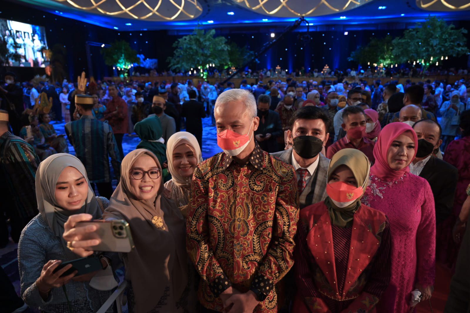 Dari Ketua RT RW, Kepala Daerah, Menteri, Hingga Capres Hadiri Nikahan Anak Wali Kota Makassar 2 Dari Ketua RT RW, Kepala Daerah, Menteri, Hingga Capres Hadiri Nikahan Anak Wali Kota Makassar