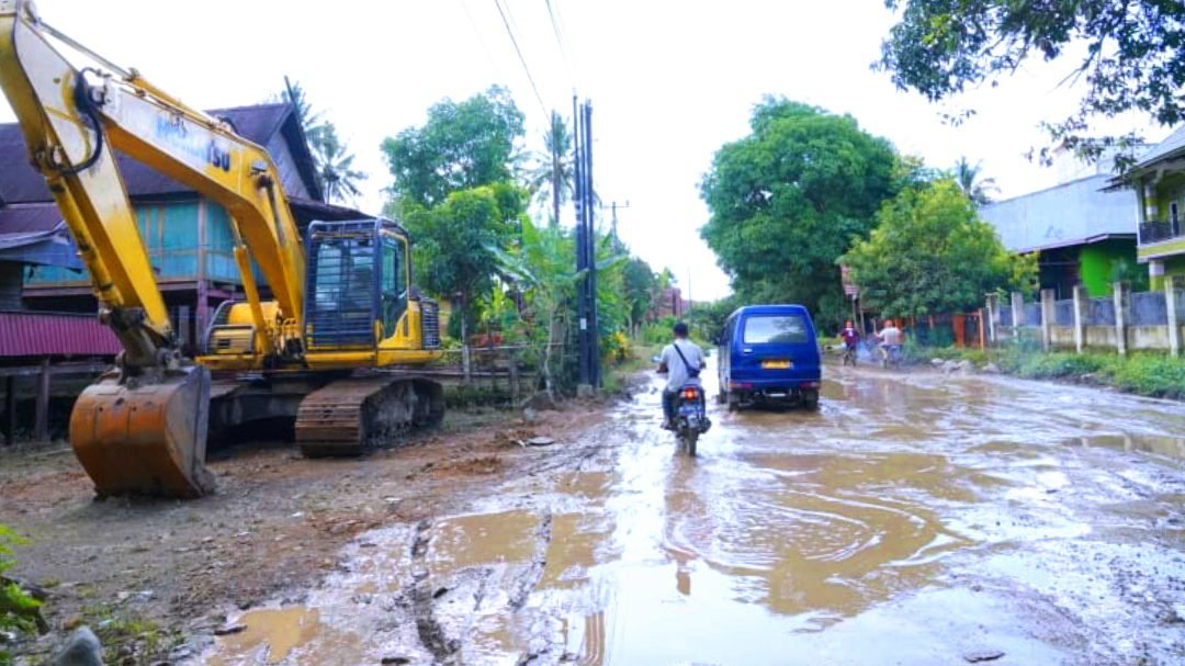 Gubernur Sulsel Tinjau Langsung Kondisi Jalan Ruas Pekkae-Takkalala