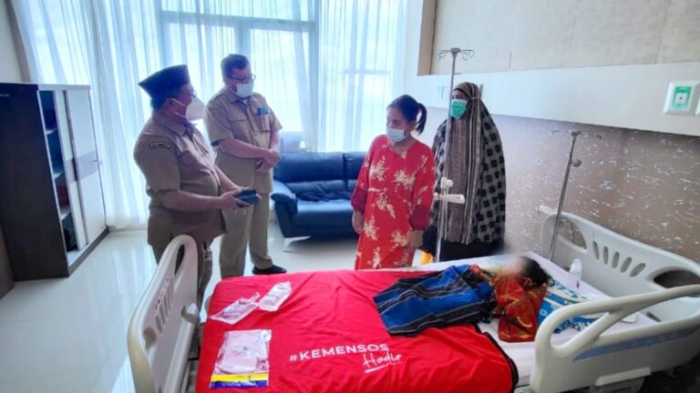 Gubernur Sulsel Fasilitasi Perawatan Bayi Penderita Hidrosefalus asal Wajo
