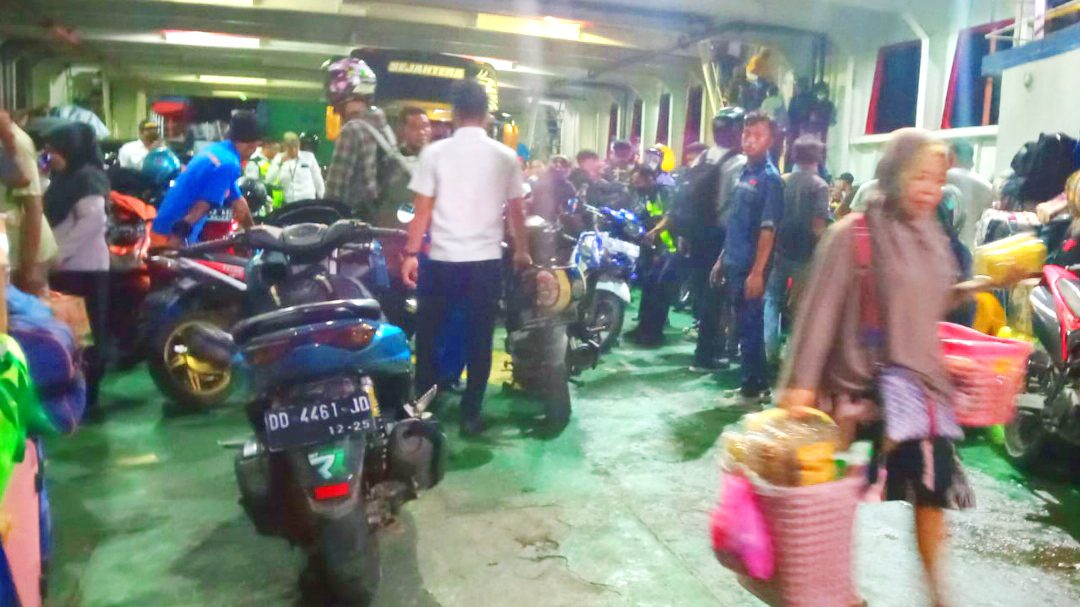 Tiga Armada Ferry Angkut Ratusan Kendaraan Pemudik, Balik Menuju Pelabuhan Bira