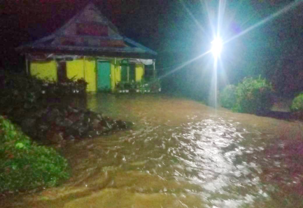 Puluhan Rumah Terendam Banjir di Luwu, Gubernur Sulsel Kirim Bantuan Logistik