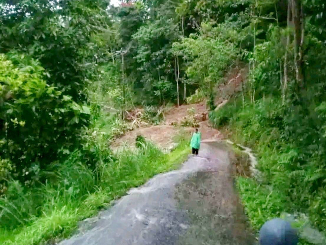 Respon Cepat Pemprov Sulsel, Kurang 24 Jam Selesaikan Jalan Tertutup Akibat Longsor di Batas Gowa-Tondong Sinjai 3 Respon Cepat Pemprov Sulsel, Kurang 24 Jam Selesaikan Jalan Tertutup Akibat Longsor di Batas Gowa-Tondong Sinjai