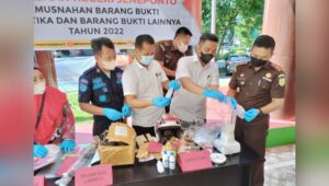 Taati Putusan Pengadilan, Kejari Jeneponto Musnahkan Barang Bukti Narkotika dan Sajam