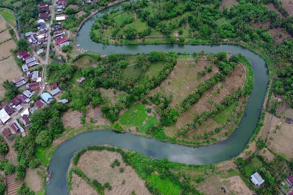 Tanggul Sungai Allu di Kelurahan Pallengu, Kecamatan Bangkala oleh Pemprov Sulsel.