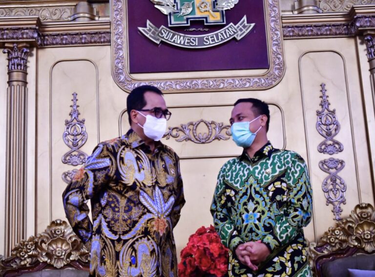 Bertahun-tahun Mangkrak, Gubernur Sulsel dan Menhub Komitmen Kereta Api Beroperasi Oktober 2022 6 Bertahun-tahun Mangkrak, Gubernur Sulsel dan Menhub Komitmen Kereta Api Beroperasi Oktober 2022