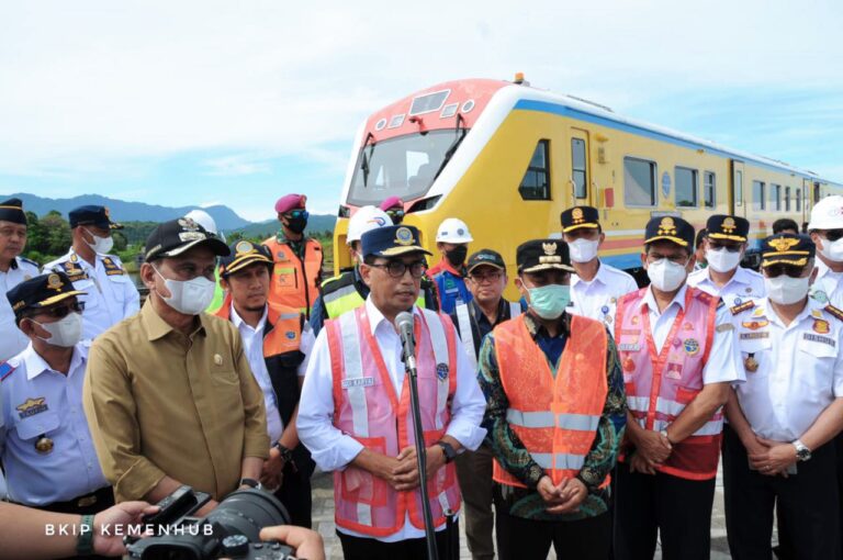 Andi Sudirman Bersama Budi Karya Sumadi Cek Progres Kereta Api Makassar-Parepare 7 Andi Sudirman Bersama Budi Karya Sumadi Cek Progres Kereta Api Makassar-Parepare