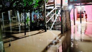 Banjir di Takalar, Gubernur Andi Sudirman Turunkan Bantuan Ke Desa Ko’mara