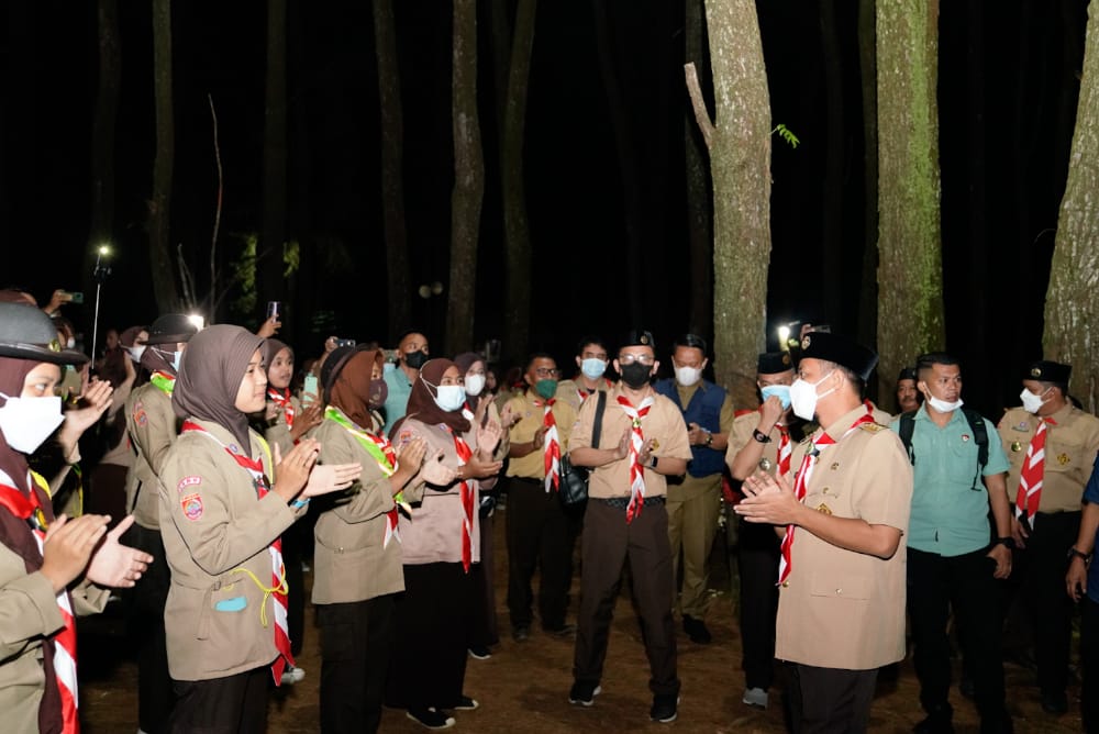Gubernur Andi Sudirman Berkemah Bersama Pelajar di Moncong Sipolong Gowa
