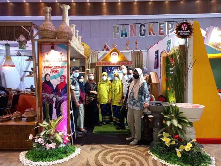 Dekranasda Pangkep Pamerkan Produk Unggulannya di Sulsel Craft 2022 8 Dekranasda Pangkep Pamerkan Produk Unggulannya di Sulsel Craft 2022