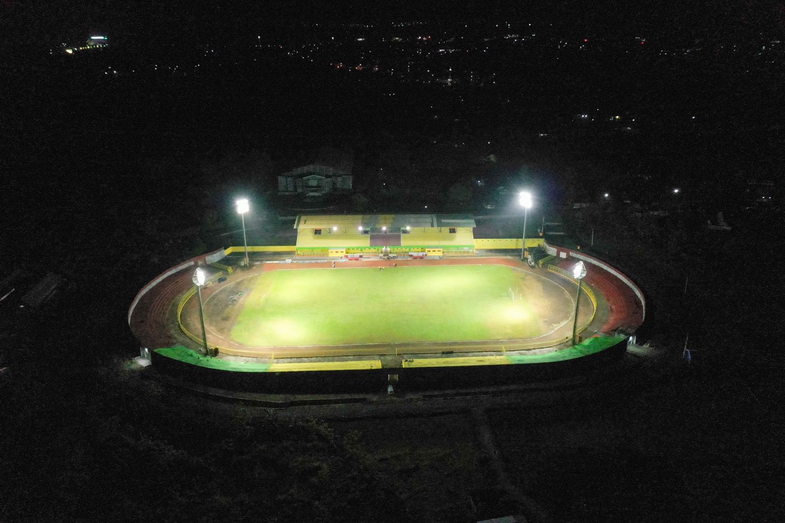 PLN Berikan Layanan Listrik Tanpa Kedip dalam Laga PSM Makassar VS Sulut United
