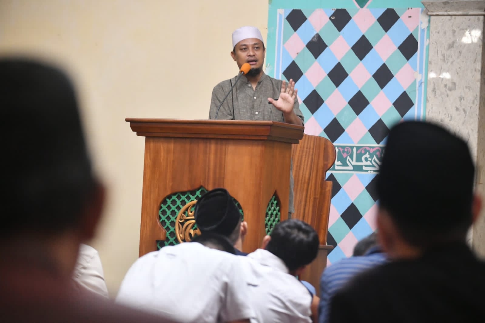 Shalat Berjamaah dengan Warga Bantaeng, Gubernur Sulsel Ajak Masyarakat Taat Ibadah
