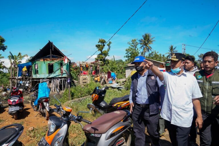 161 Rumah Terdampak Angin Puting Beliung di Maros, Gubernur Sulsel Beri Dukungan Pemulihan Kondisi 8 161 Rumah Terdampak Angin Puting Beliung di Maros, Gubernur Sulsel Beri Dukungan Pemulihan Kondisi