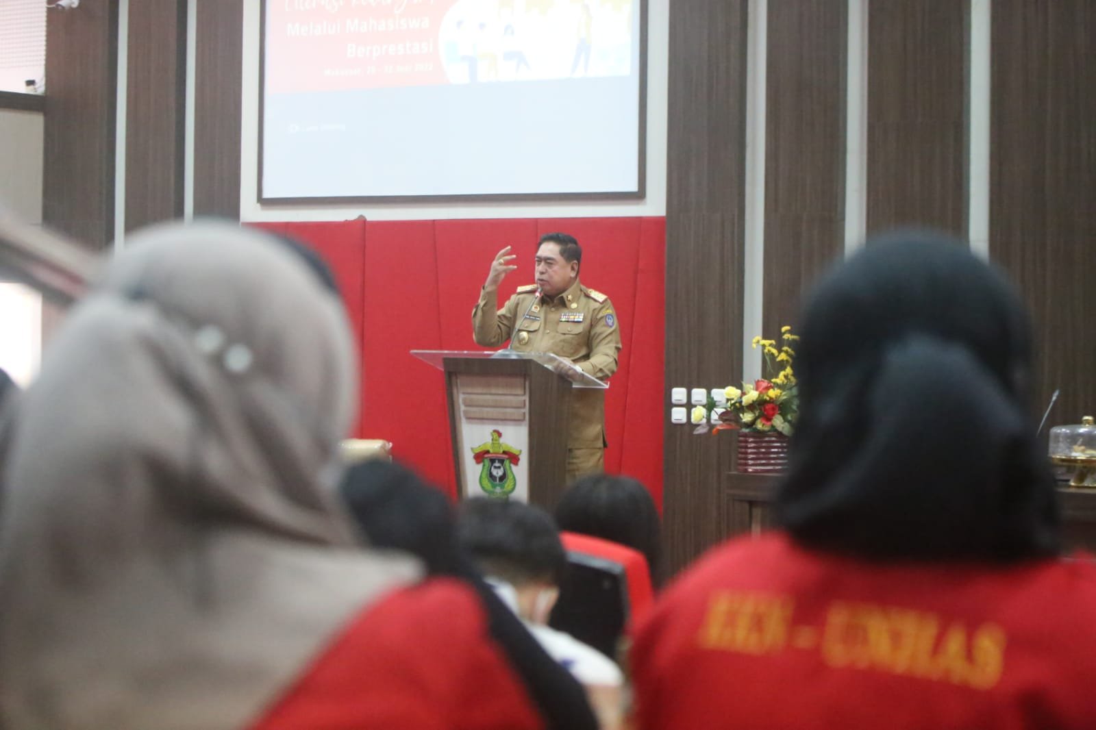 Kick Off Program Literasi Keuangan Mahasiswa KKN Unhas, Abdul Hayat Minta Mahasiswa Edukasi Masyarakat