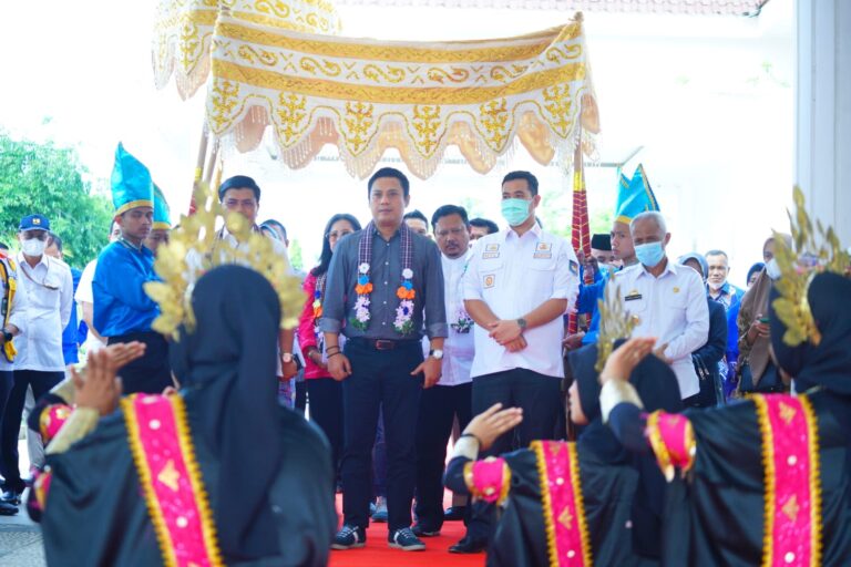 Kunker Komisi V DPR RI, Dorong Kementerian Berikan Solusi Penanganan Banjir dan Transportasi Antar Pulau 5 Kunker Komisi V DPR RI, Dorong Kementerian Berikan Solusi Penanganan Banjir dan Transportasi Antar Pulau