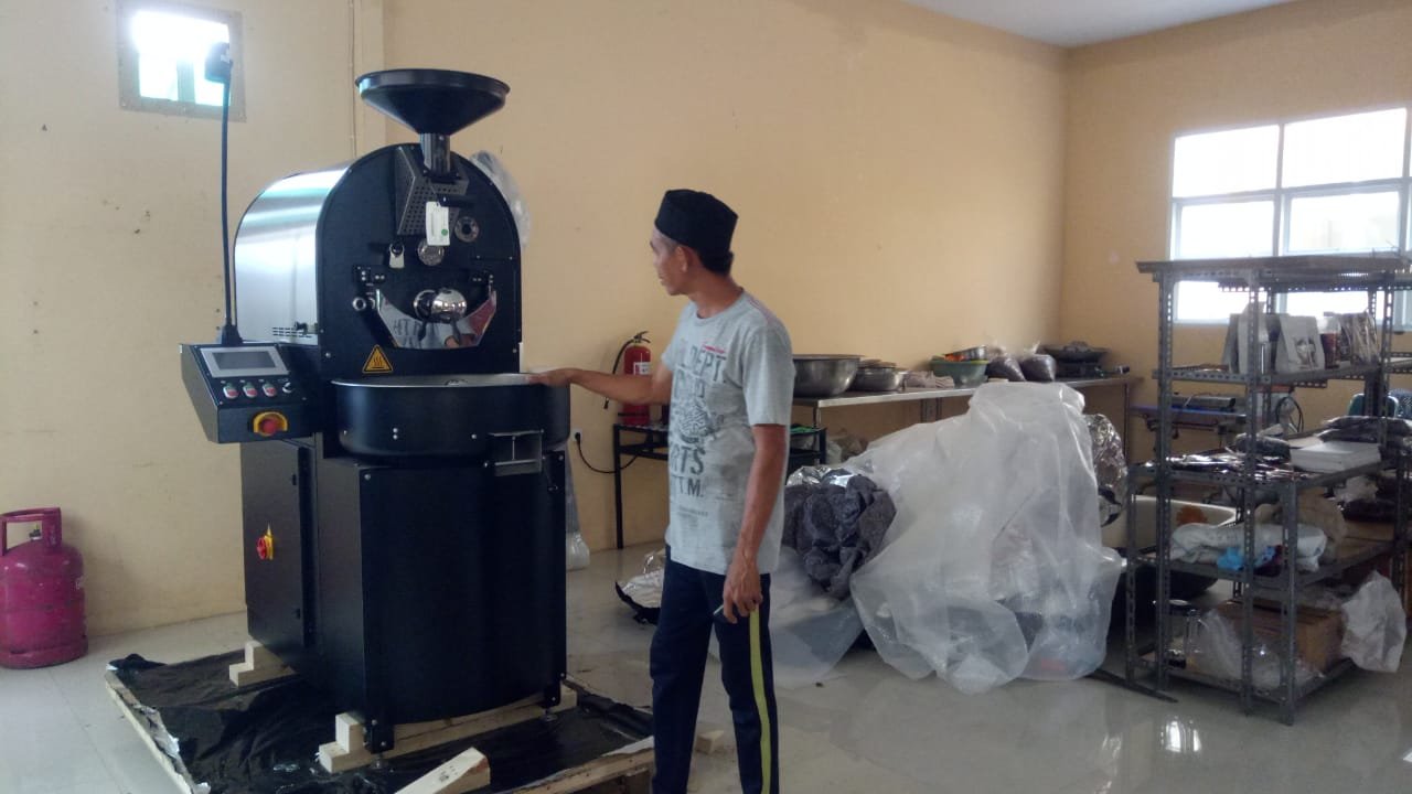 Dukung Peningkatan Kualitas Produki Kopi, Gubernur Sulsel Salurkan Mesin Pengolahan Kopi untuk IKM di Luwu