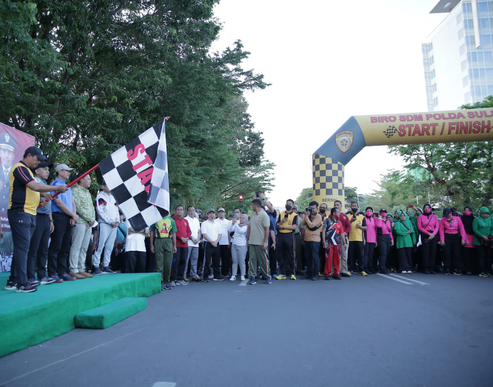 HUT Bhayangkara ke-76, Danny, Kapolda-Pangdam Jalan Santai Bersama