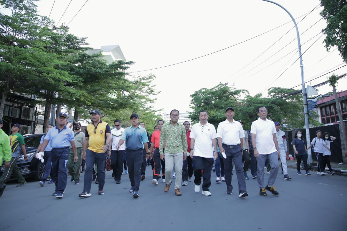 HUT Bhayangkara ke-76, Danny, Kapolda-Pangdam Jalan Santai Bersama 2 HUT Bhayangkara ke-76, Danny, Kapolda-Pangdam Jalan Santai Bersama