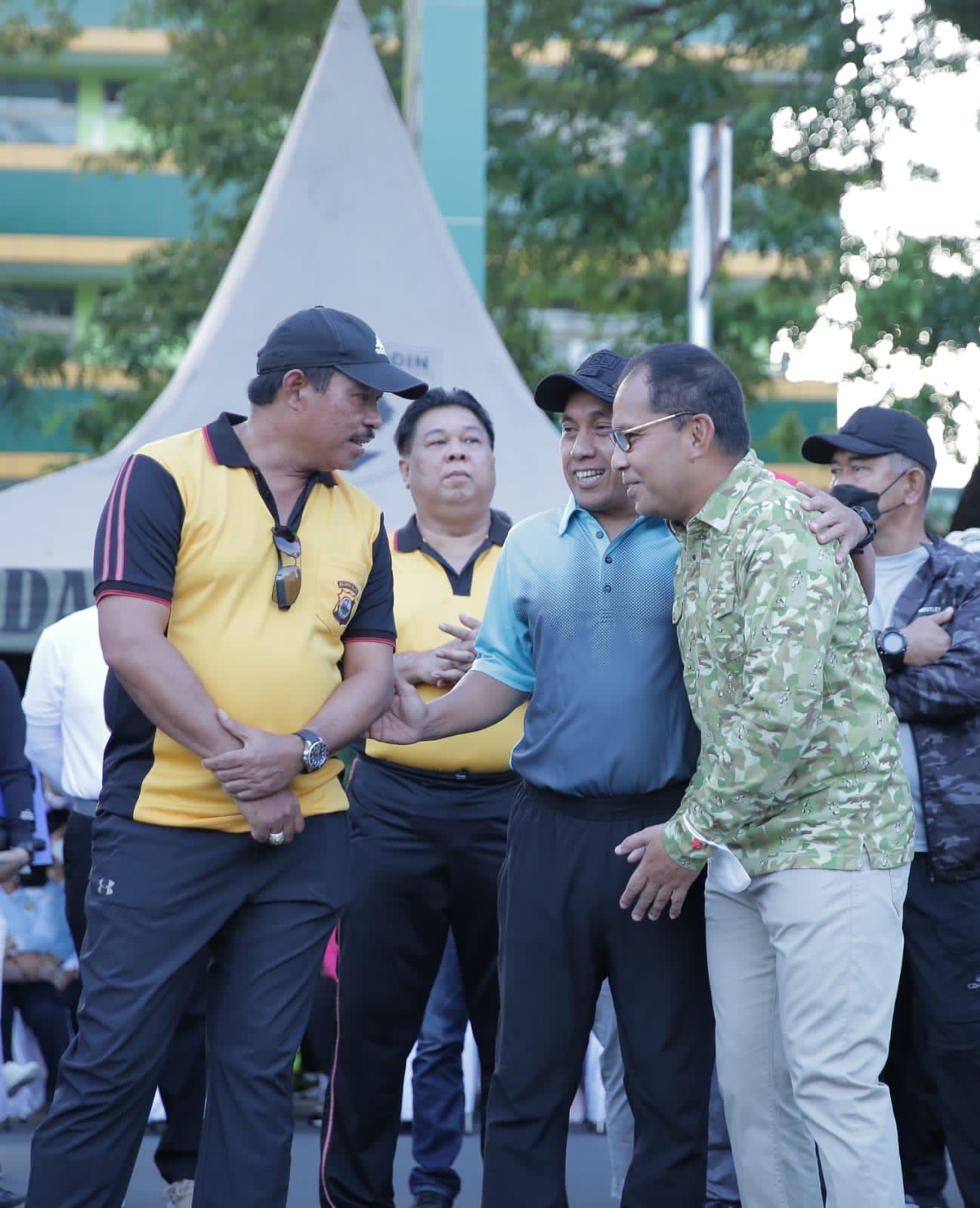 HUT Bhayangkara ke-76, Danny, Kapolda-Pangdam Jalan Santai Bersama 3 HUT Bhayangkara ke-76, Danny, Kapolda-Pangdam Jalan Santai Bersama