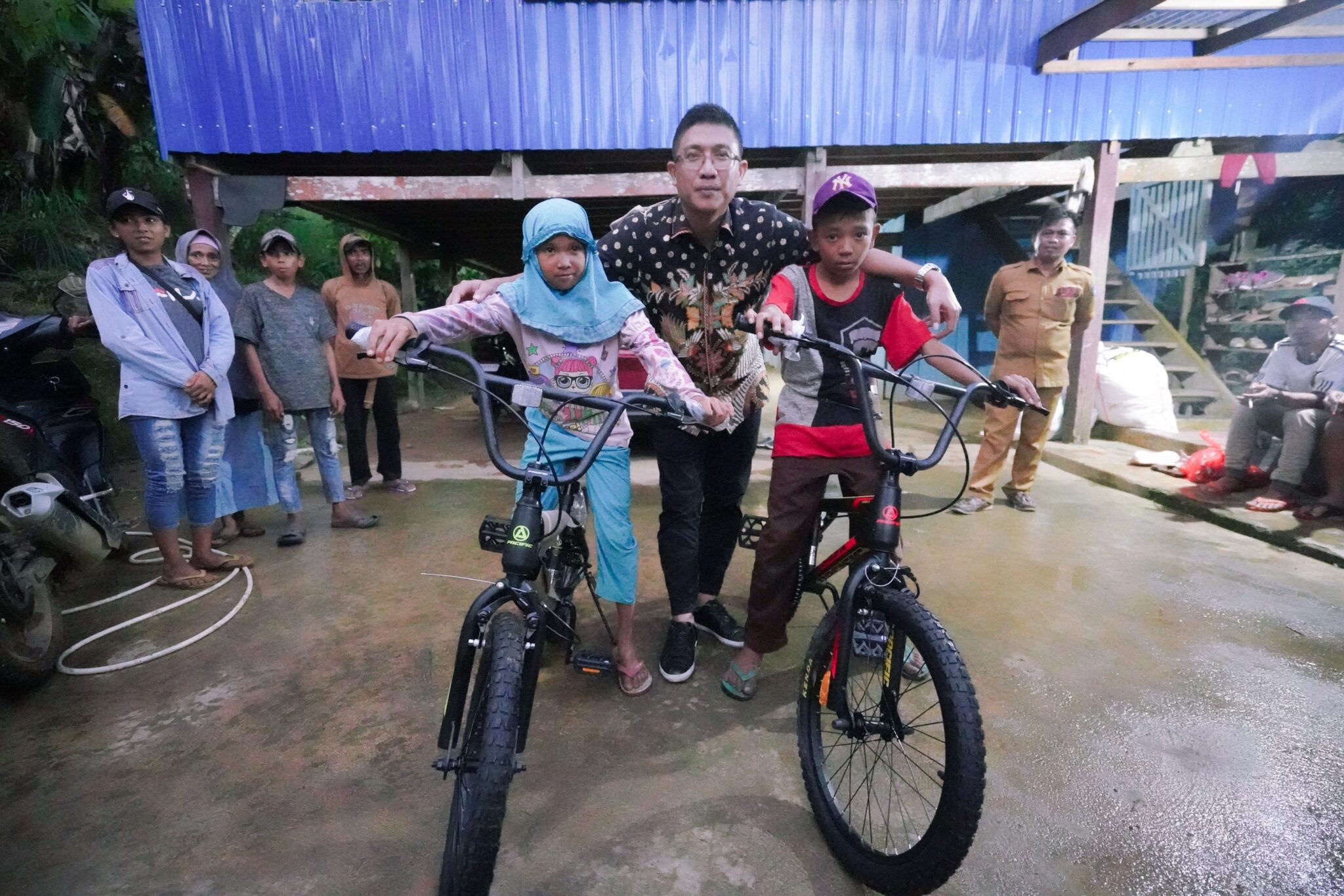Gubernur Sulsel Kirim Sepeda dan Tim Tinjau Jalan Anak Sekolah yang Viral Bawa Parang