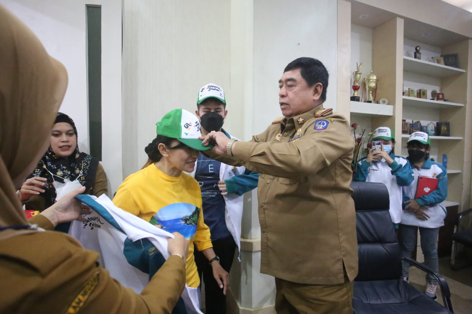 Sekda Abdul Hayat Gani Lepas Kontingen KORMI Sulsel ke Ajang Fornas Palembang