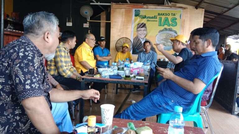 Makan Bakso Bareng Kader Golkar Pangkep, IAS Ajak Jaga Soliditas Hadapi Pileg 2024 8 Makan Bakso Bareng Kader Golkar Pangkep, IAS Ajak Jaga Soliditas Hadapi Pileg 2024
