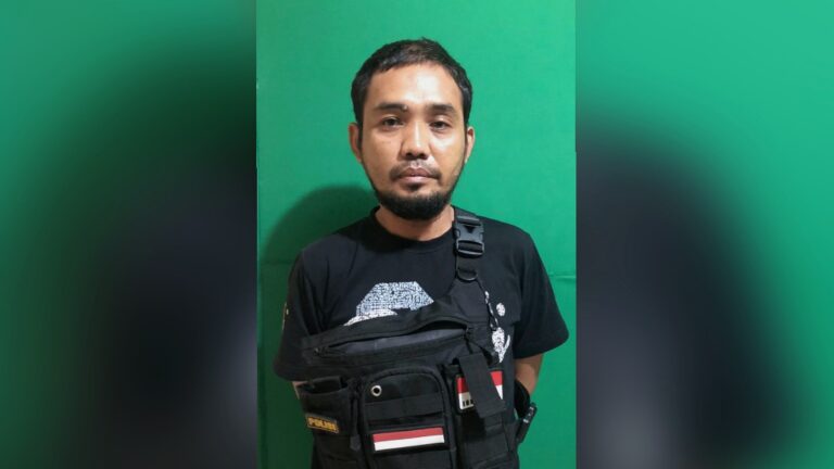 Pelaku Curas Ngaku Polisi, Tak Berkutik Saat di Ciduk Resmob Gegana Polda Sulsel 3 Pelaku Curas Ngaku Polisi, Tak Berkutik Saat di Ciduk Resmob Gegana Polda Sulsel