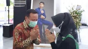 Empati Duka Meninggalnya Anak Ridwan Kamil, Gubernur Andi Sudirman Kunjungi Rujab Gubernur Jabar