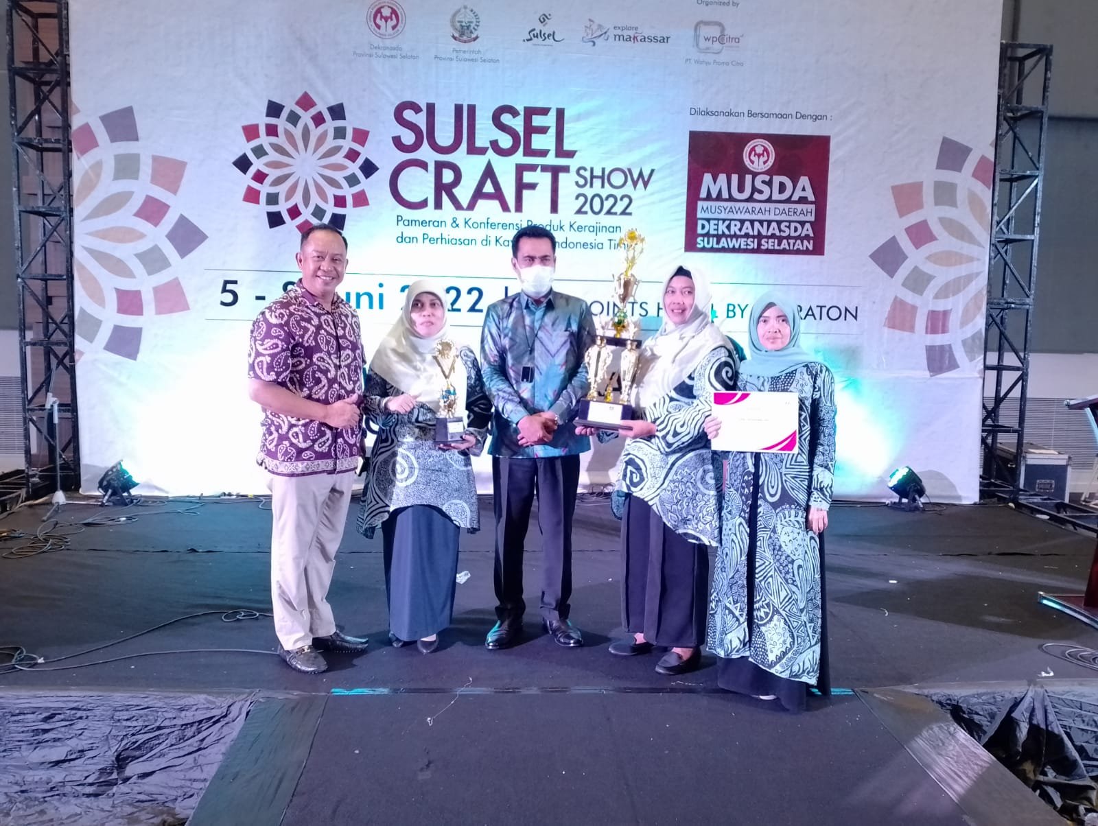 Dekranasda Pangkep Raih 2 Penghargaan di Sulsel Craft 2022
