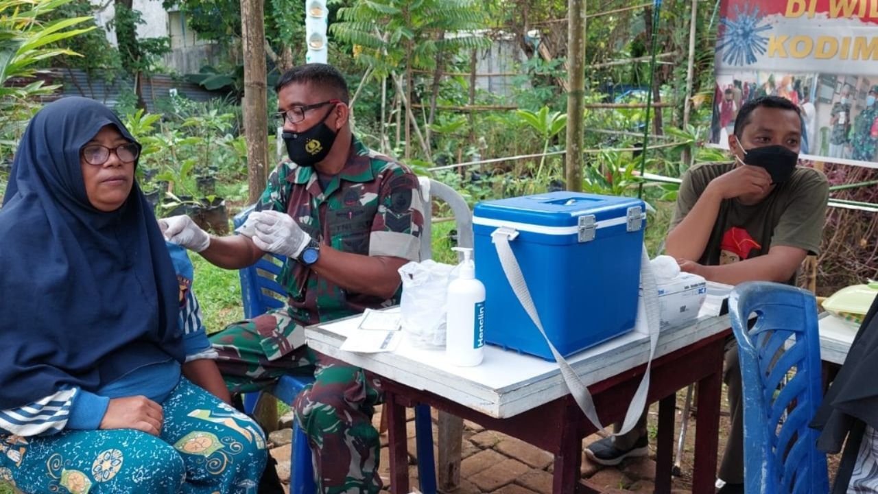 Masyarakat Diimbau Lakukan Booster secara berkelompok 6-10 orang