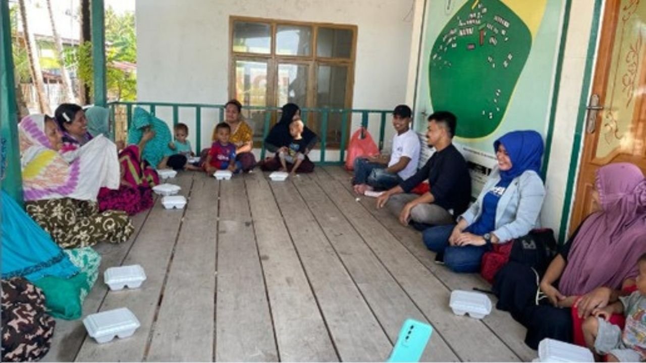 PLN UIW Sulselrabar Bantu Pelatihan dan Pengelolahan Ikan Kelompok Wanita Pulau Langkai