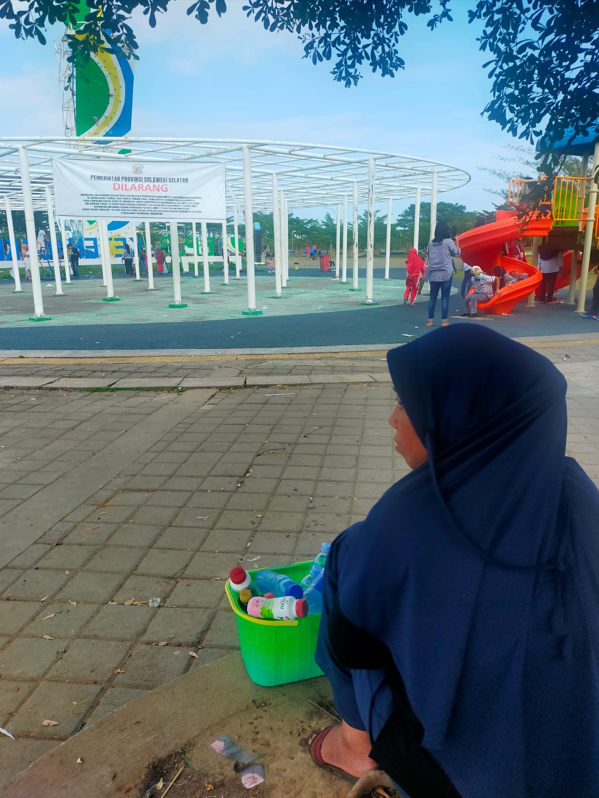 Imbas Penertiban PK5 Kawasan Lego-lego, Fatmawati Terpaksa 'Main Kucing-kucingan' Demi Kebutuhan Sehari-hari 2 Imbas Penertiban PK5 Kawasan Lego-lego, Fatmawati Terpaksa 'Main Kucing-kucingan' Demi Kebutuhan Sehari-hari