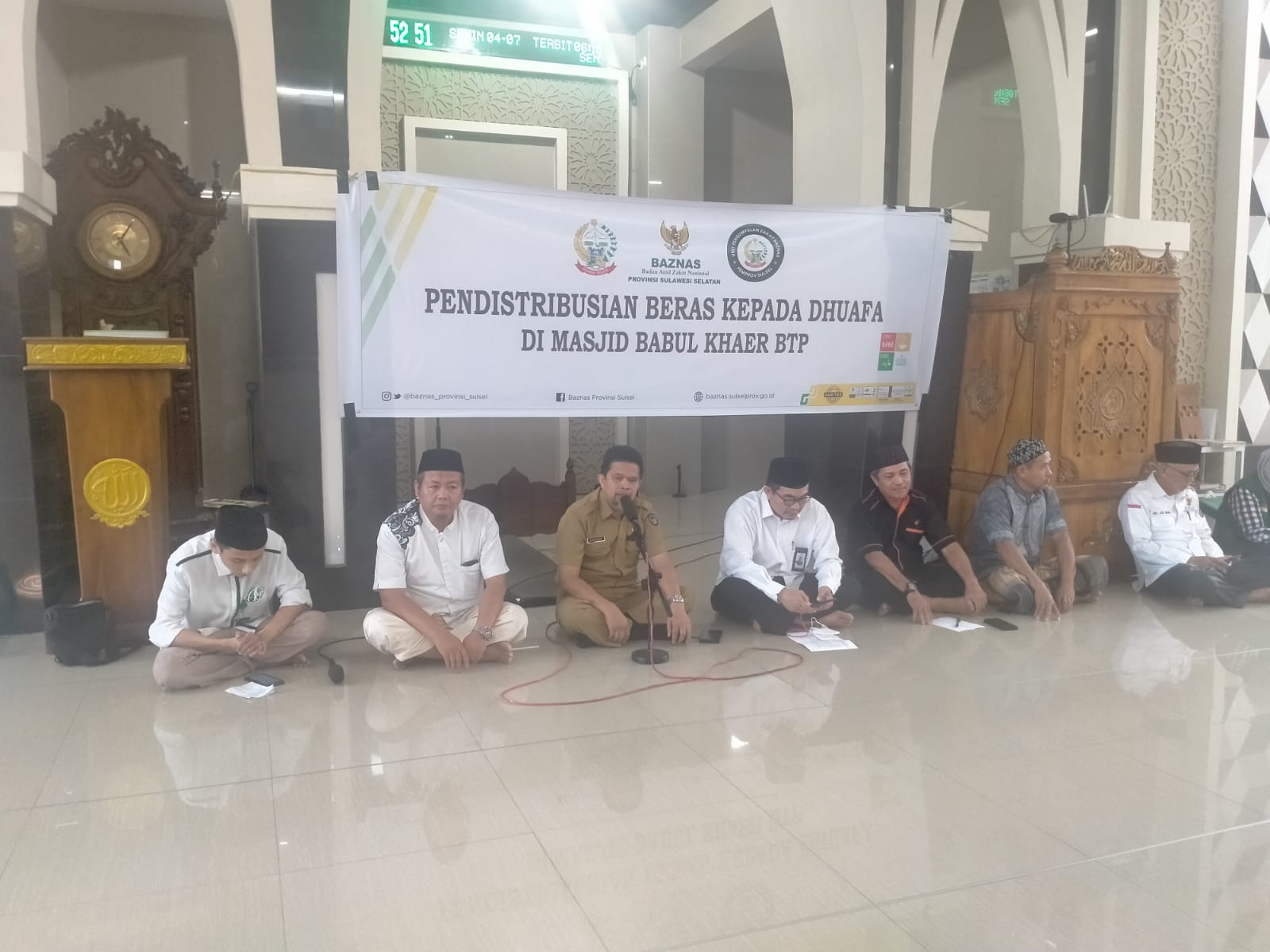 Diinisiasi Gubernur Andi Sudirman, Beras dari Infaq & Sedekah Pegawai Pemprov Dibagi ke Kaum Dhuafa