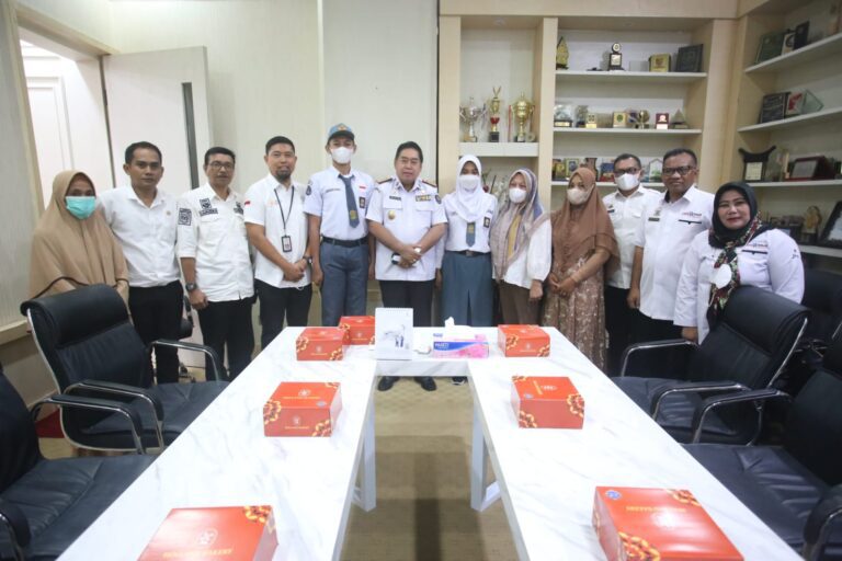 Plh Gubernur Lepas Paskibraka Perwakilan Sulsel ke Istana Negara 7 Plh Gubernur Lepas Paskibraka Perwakilan Sulsel ke Istana Negara